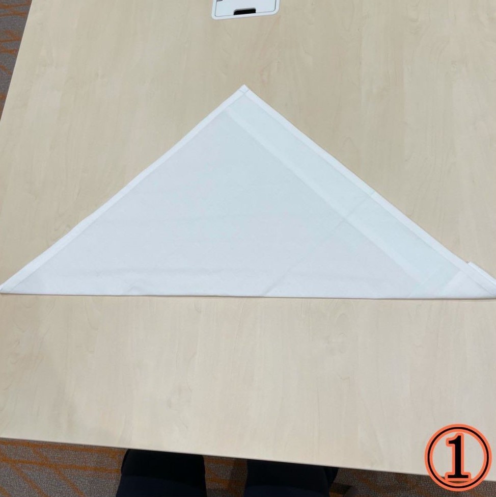 テーブルナプキンの折り方　エスカルゴ