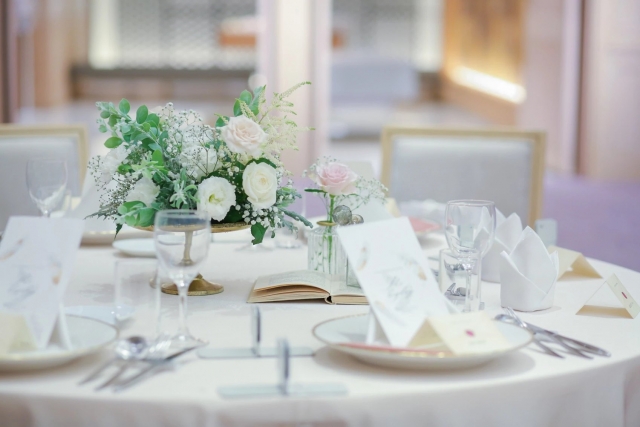披露宴　テーブル　形の違い